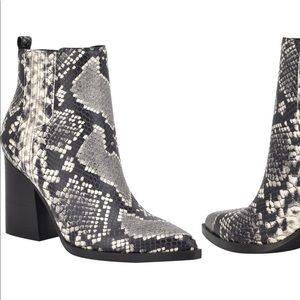 Oshay pointed toe bootie